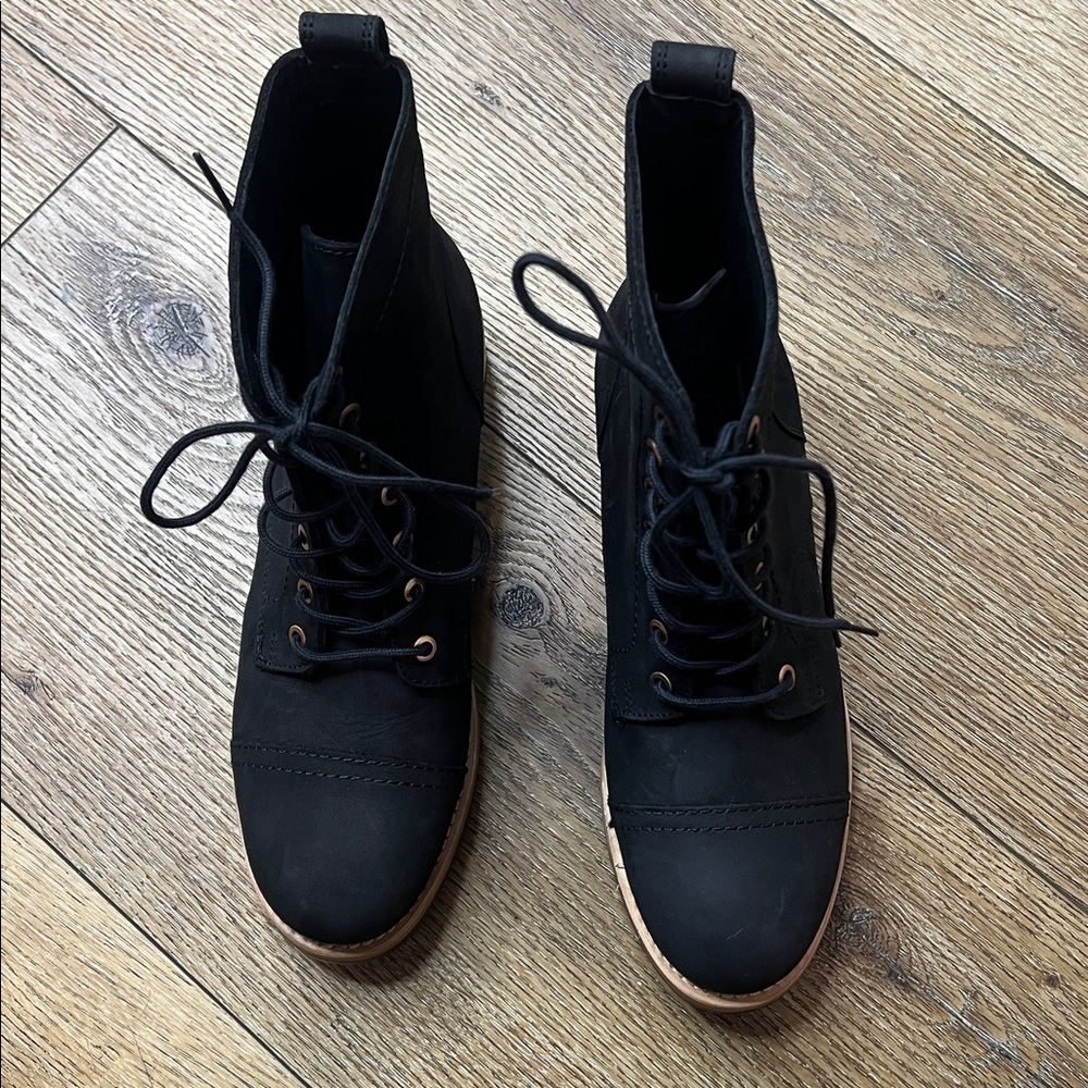 NWOB Patina Lace Up Boots in Shadow Black Size 7.5 - Picture 4 of 9
